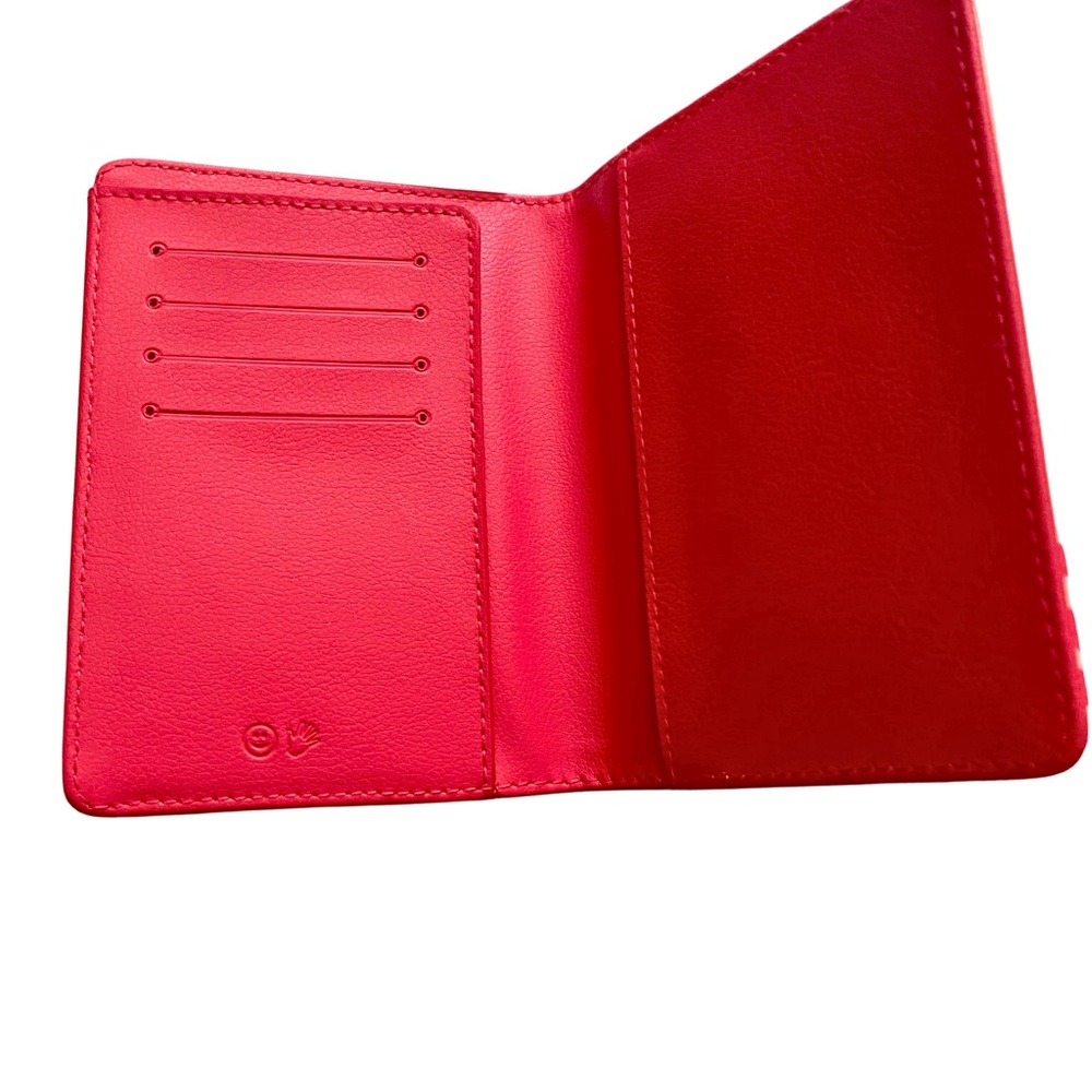 GLOSSIER LONDON PASSPORT COVER- NWT - Picture 5 of 6